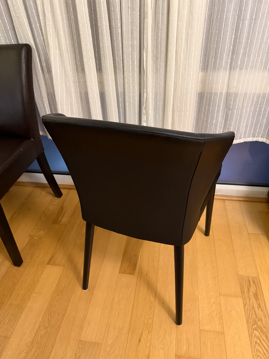 IKEA ODDMUND chair black faux leather - Pickup dates 8/1-8/4 - photo 2