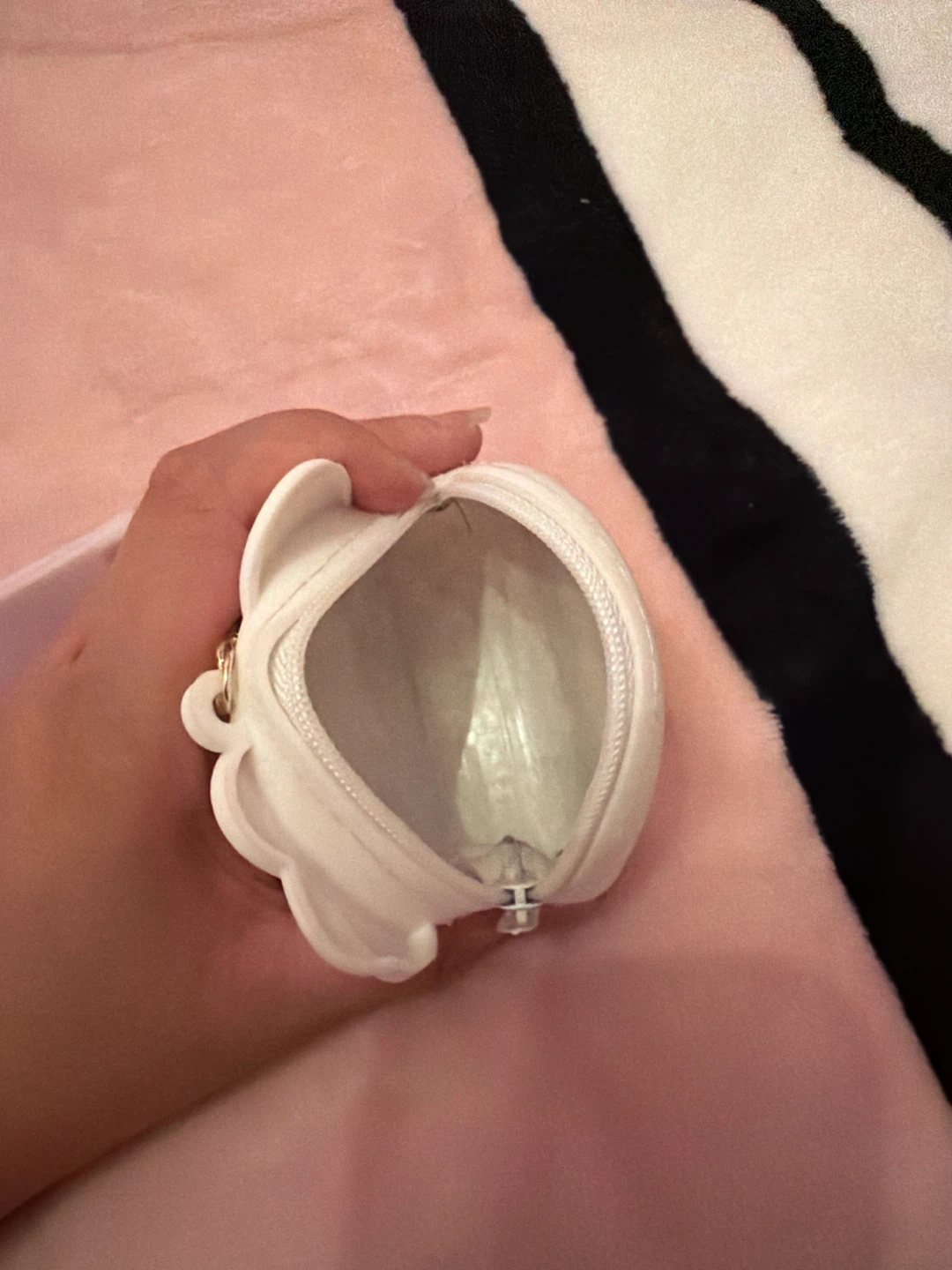 Hello Kitty White Coin Purse with Strap - photo 2