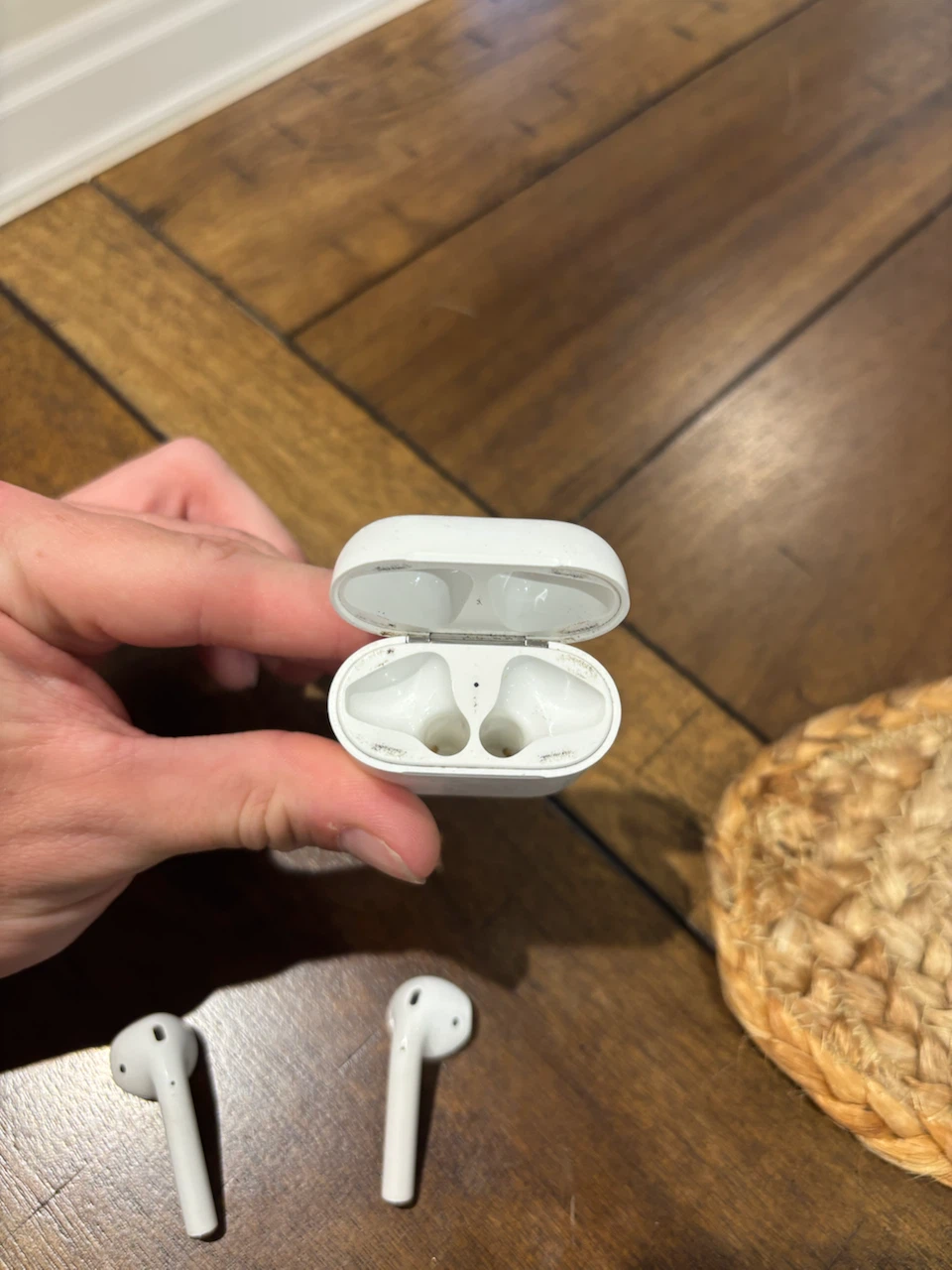 AirPods Gen 2 - photo 3