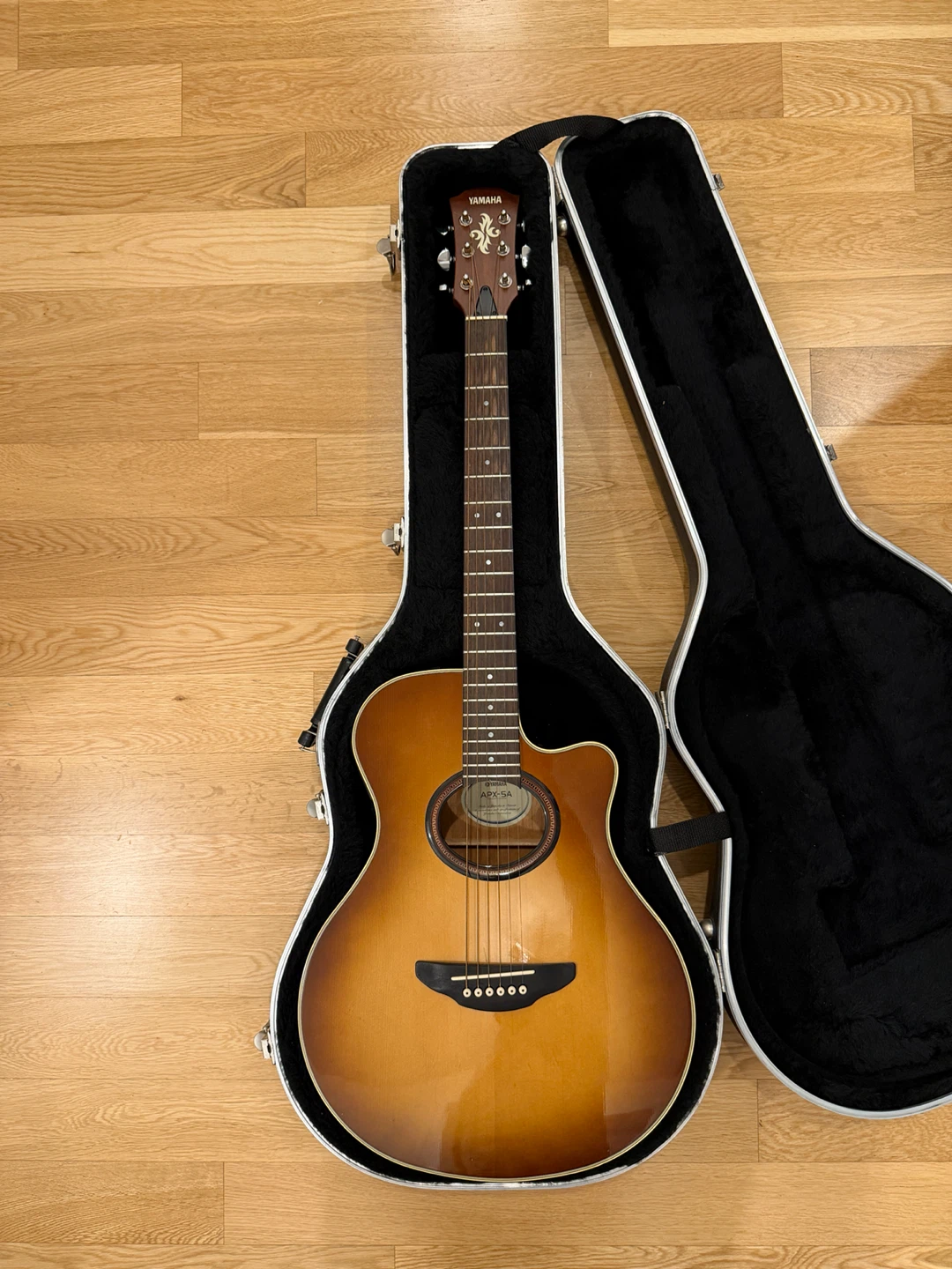 Yamaha APX-5A Acoustic Electric Guitar with Case