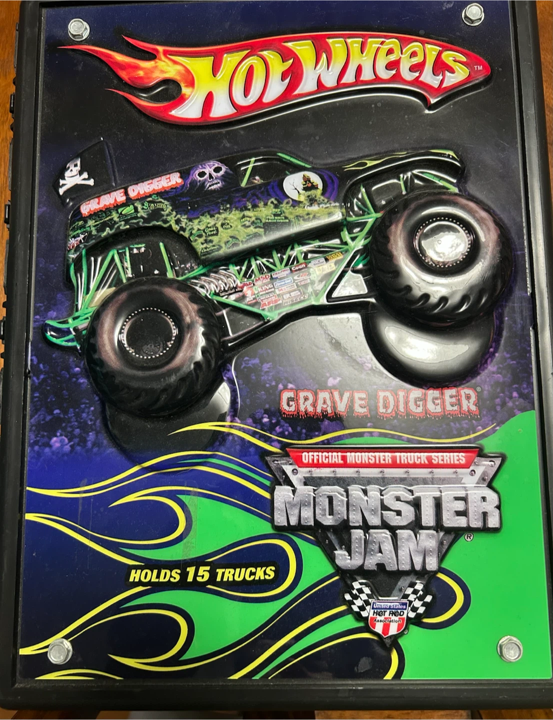 Hot Wheels Monster Truck Carrying Case & 13 Monster Trucks