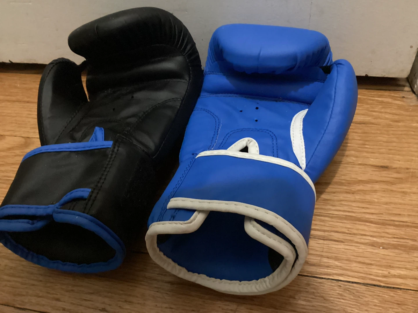 Liberlupus Boxing Gloves 6oz - photo 2