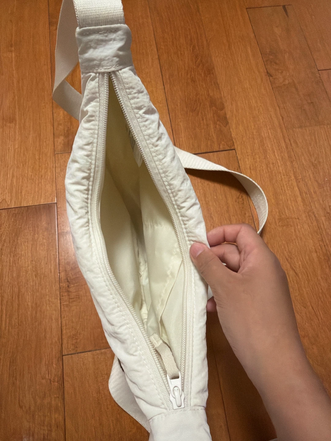 Uniqlo Over the Shoulder Bag - photo 3