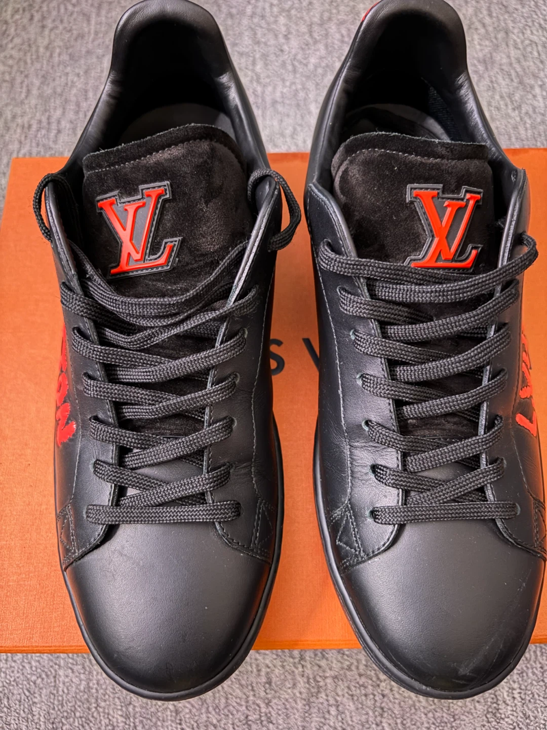 LOUIS VUITTON - Luxembourg Samothrace Sneakers 'Black & Orange - photo 5