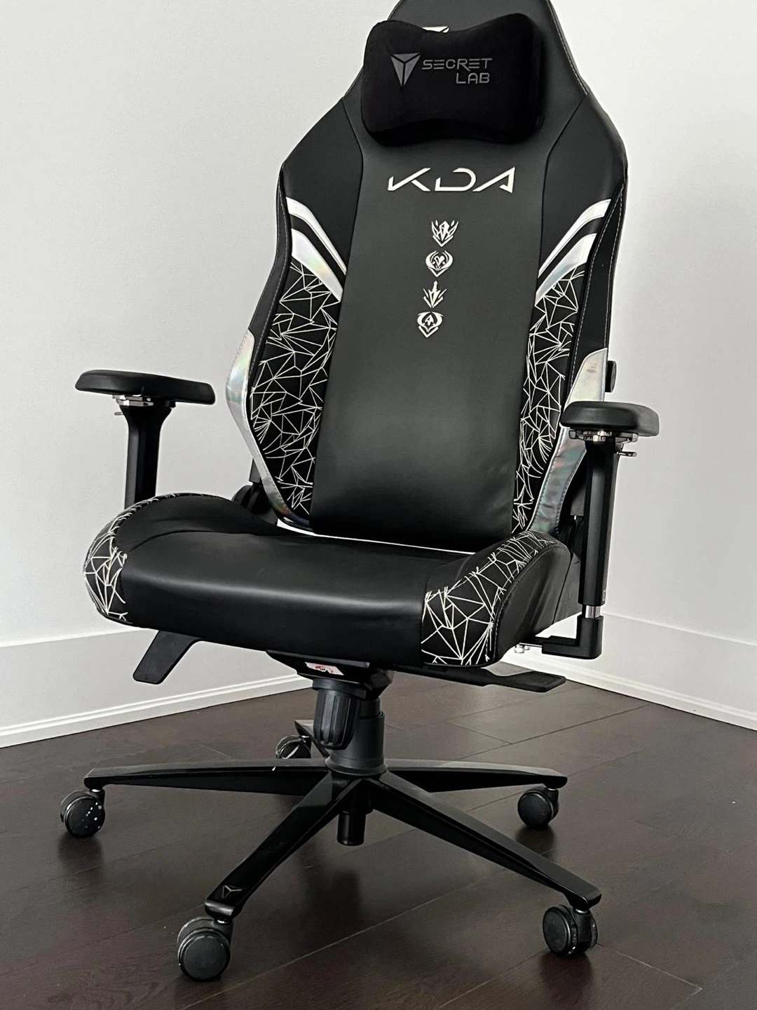 Secretlab Titan Evo K/DA All Out Gaming Chair XL