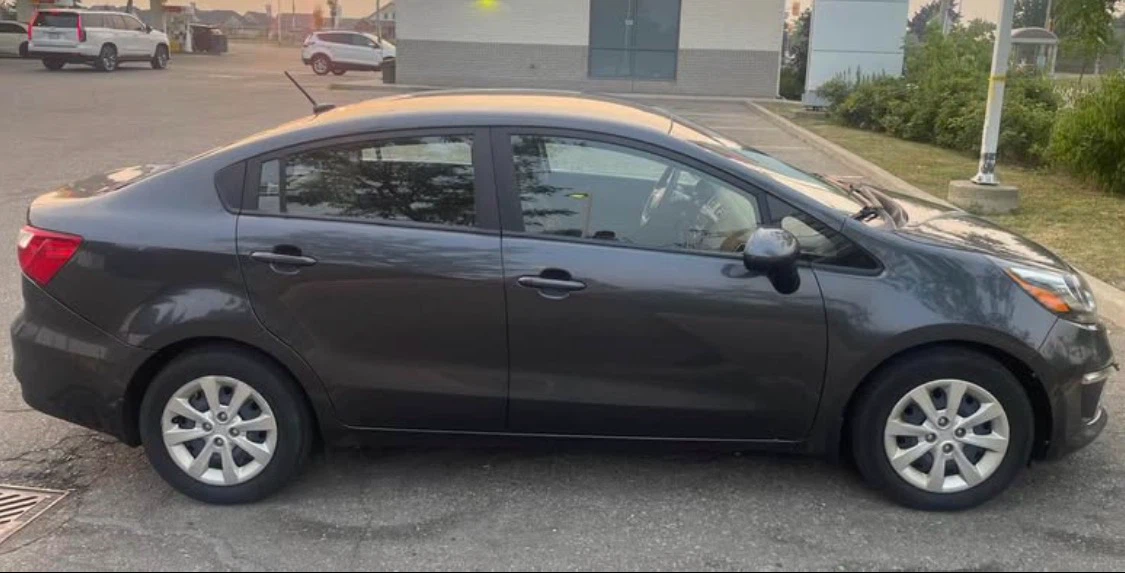 Grey Kia Rio Sedan| Free Winter Tires