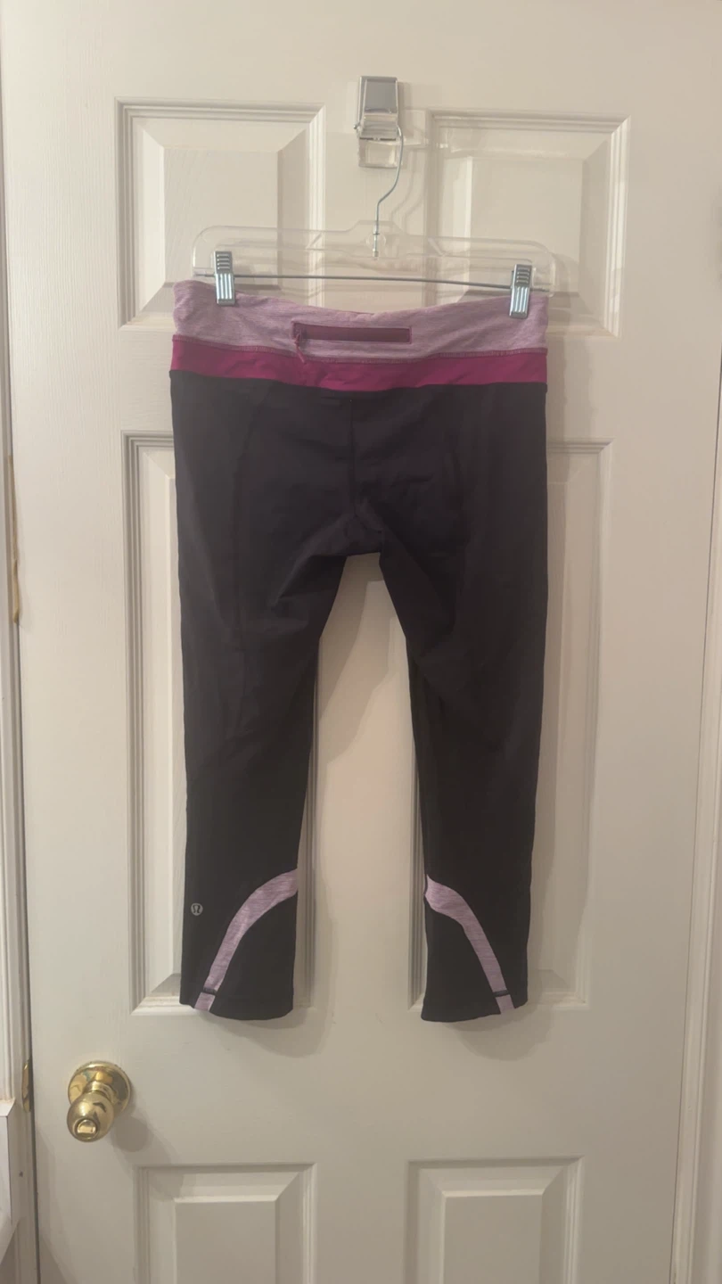 Lululemon Black & Pink Cropped Yoga Pants - photo 2