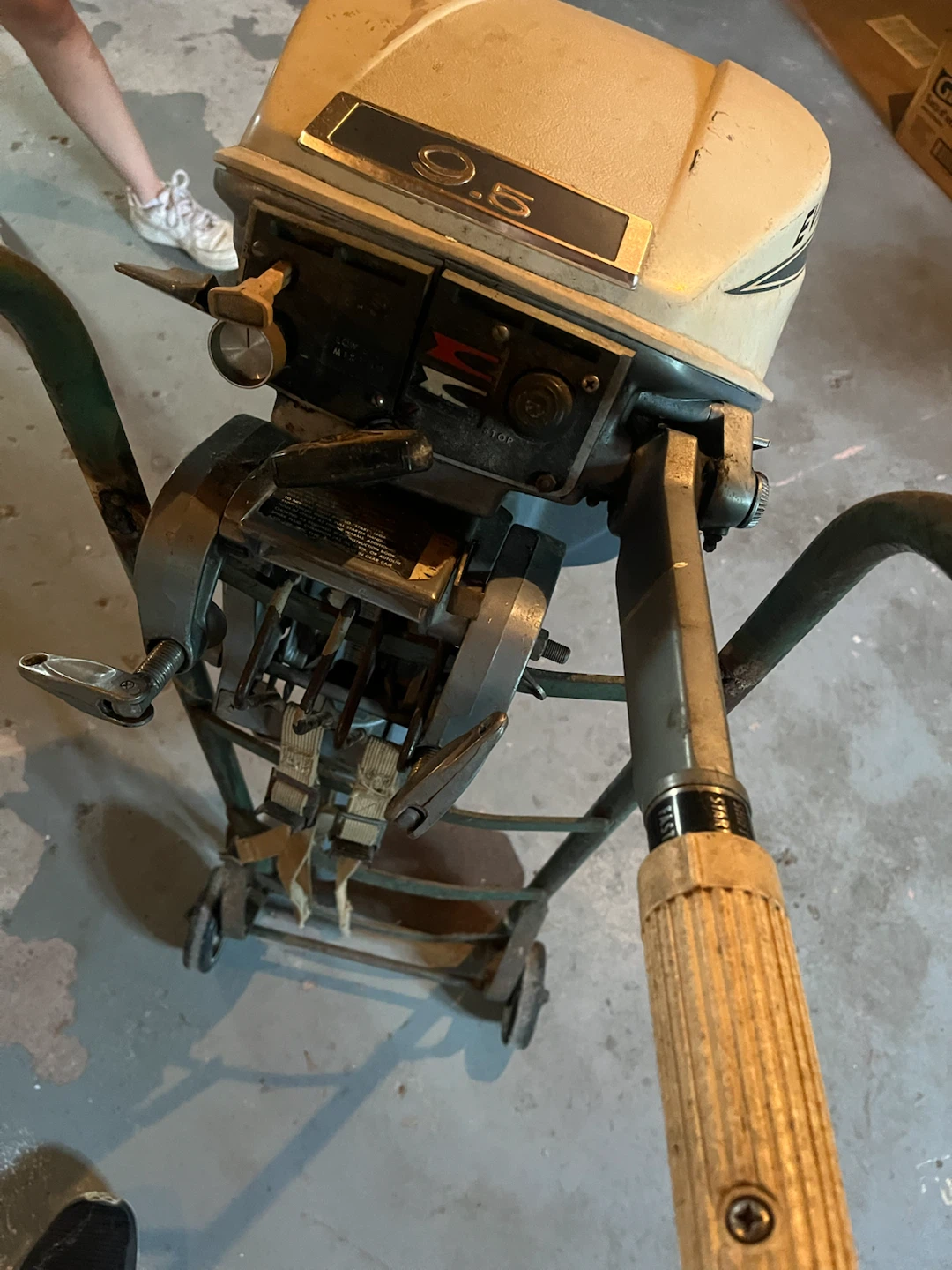 Evinrude 9.5 Outboard Motor - photo 3