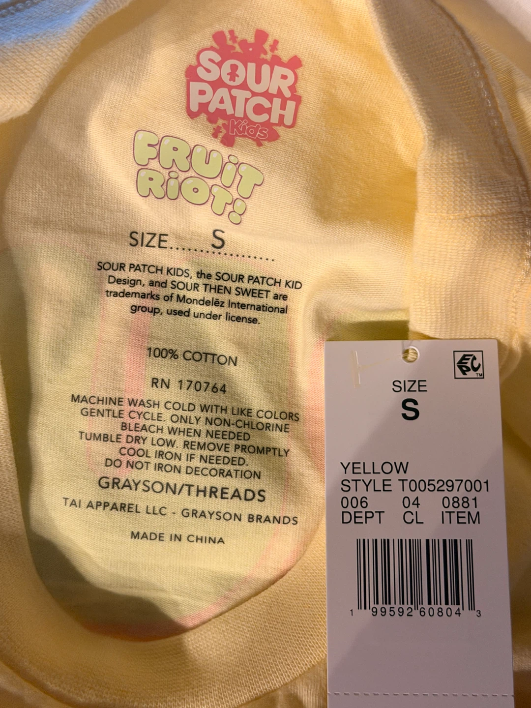 NWT! Sour Patch Kids ‘Fruit Riot’ T-Shirt Size S - photo 4