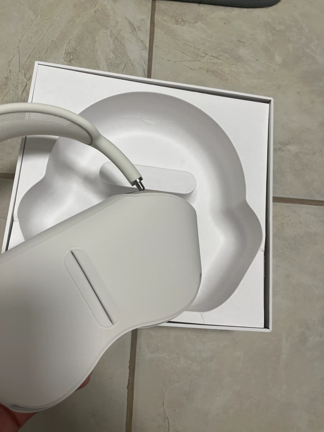 2026 2nd generation airpod max - never used - photo 3