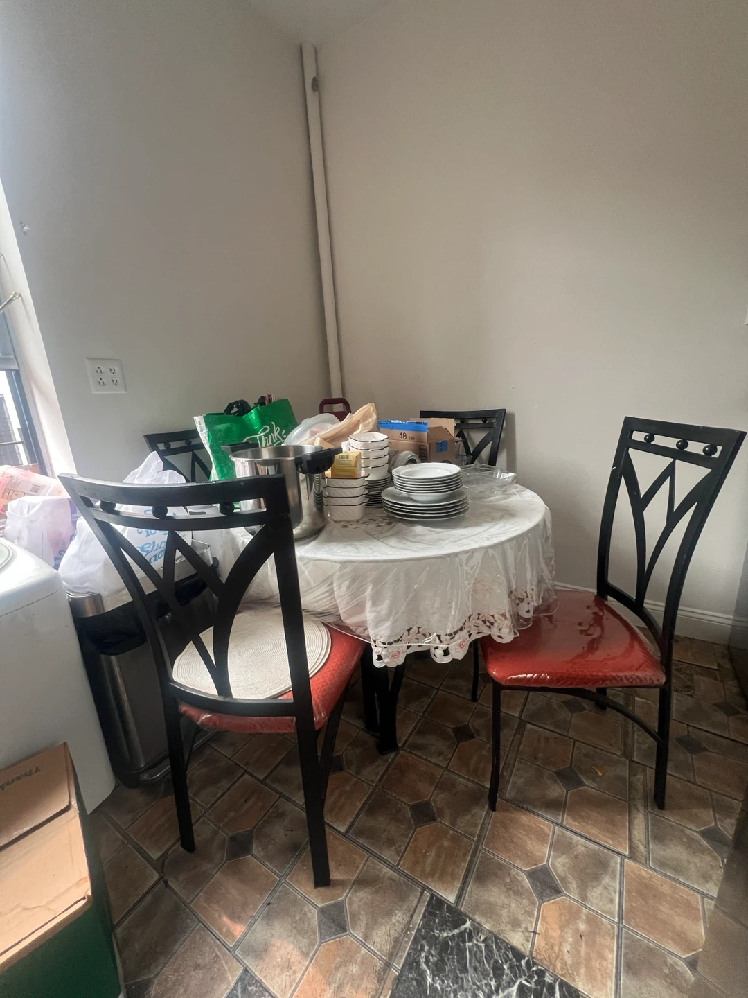 Round Dining Table with 4 Chairs