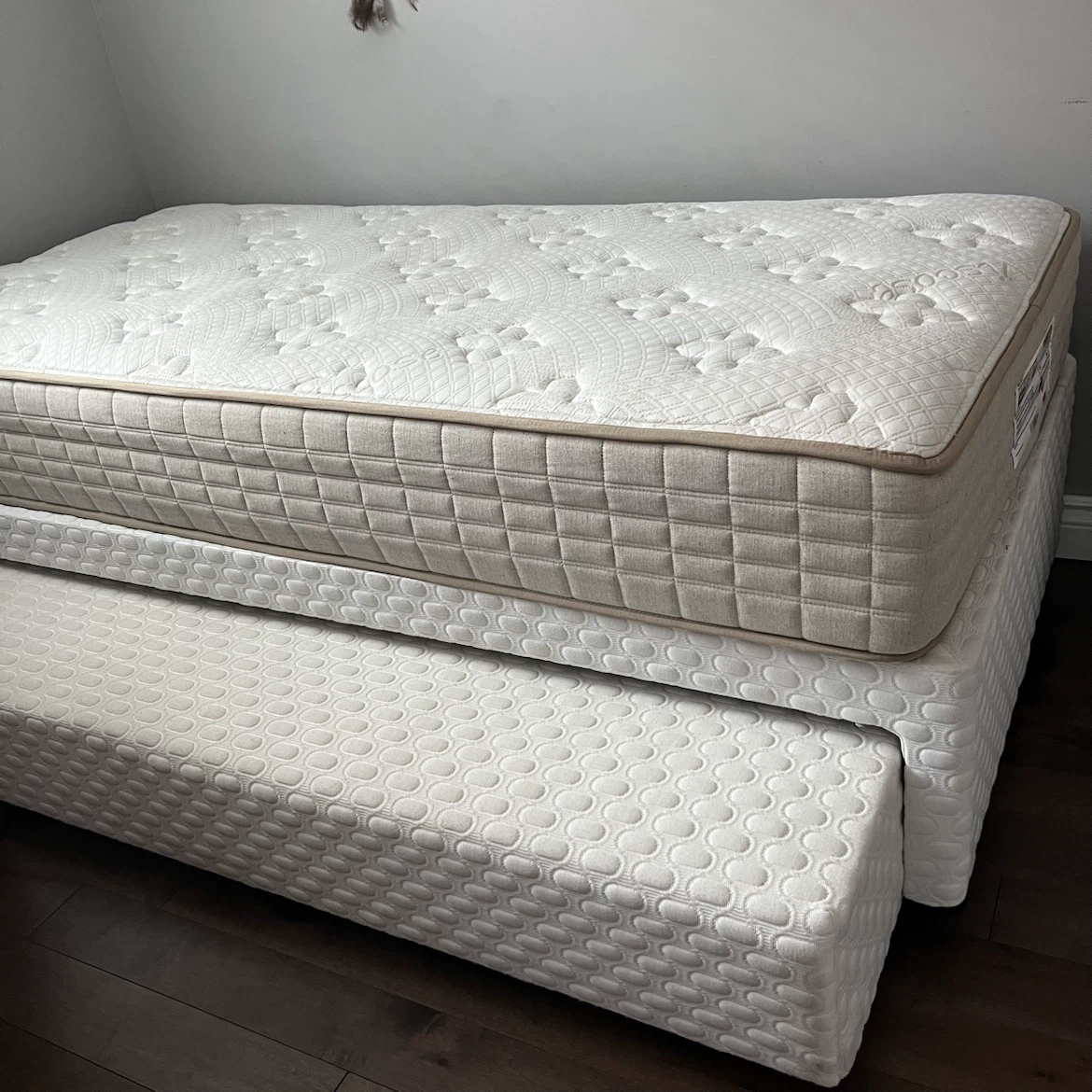 Sealy Twin bed with Mattress with Trundle - photo 2