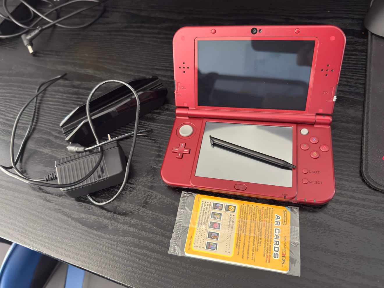 New Nintendo 3DS XL Red (Modded w/ Luma3DS Top IPS Screen)