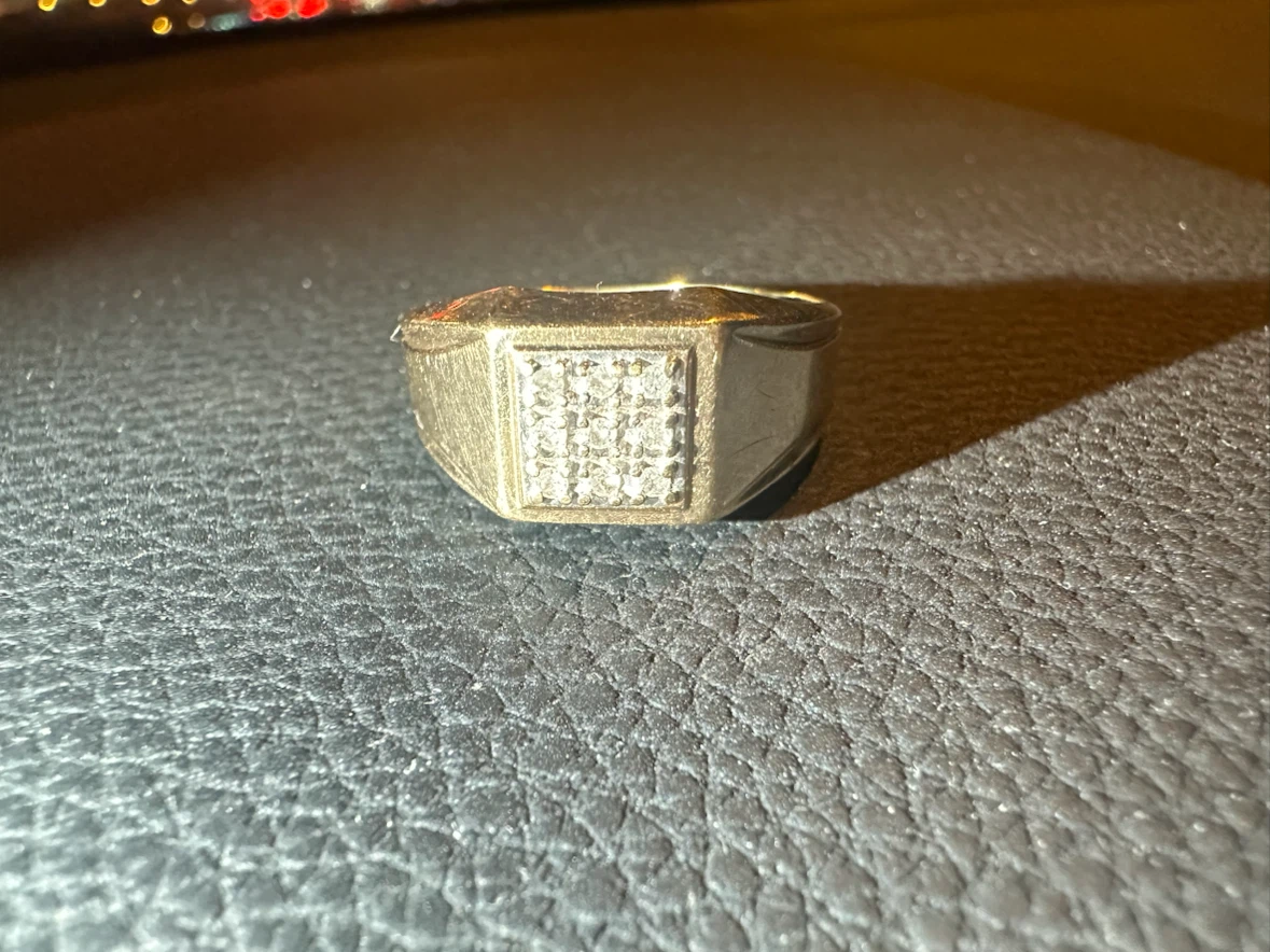 Gold coloured ring with stones