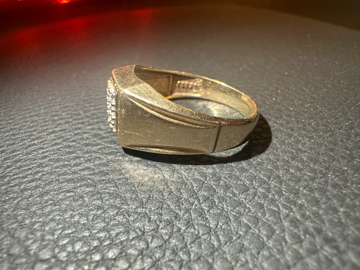 Gold coloured ring with stones - photo 2