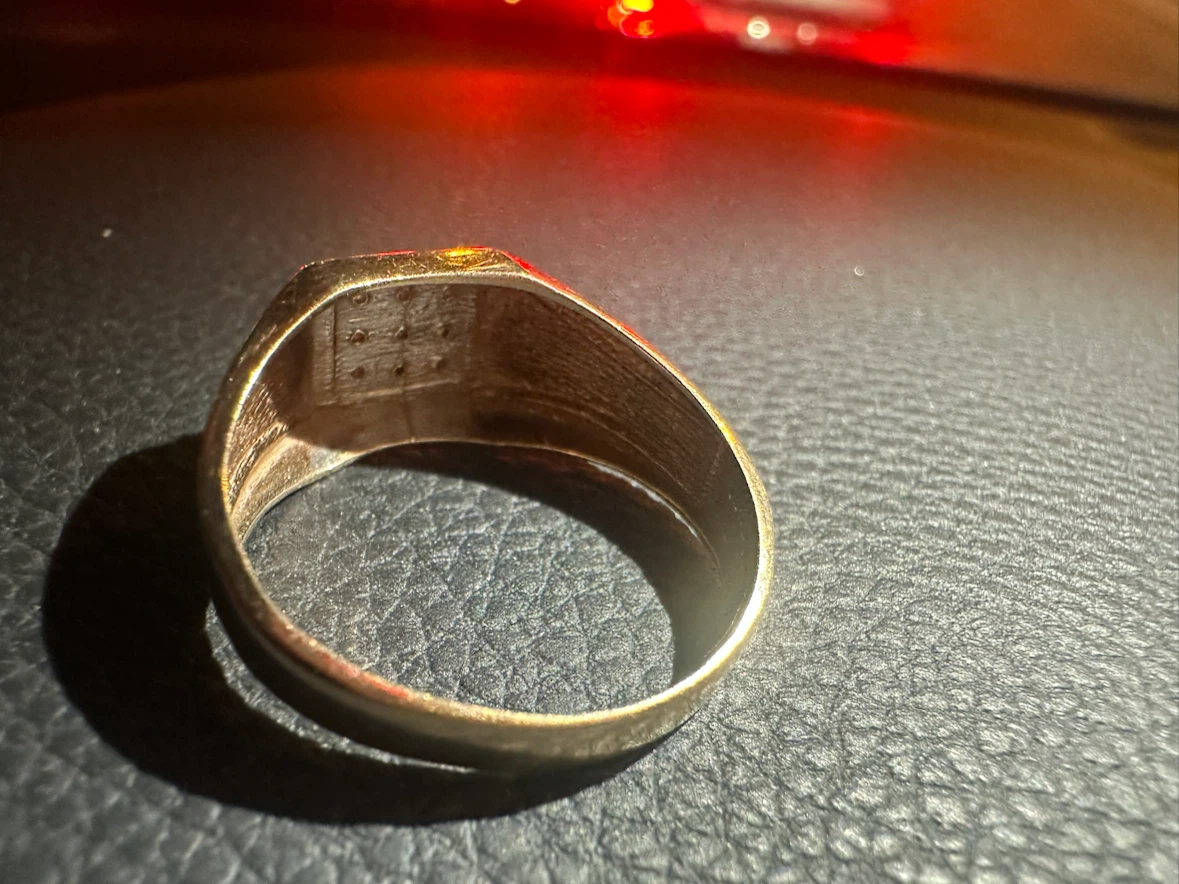 Gold coloured ring with stones - photo 3