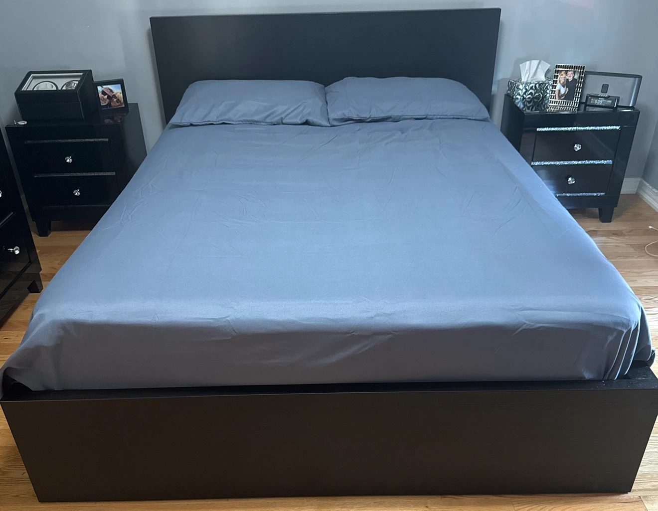 Queen size bed, mattress and 6 drawer dresser - photo 3