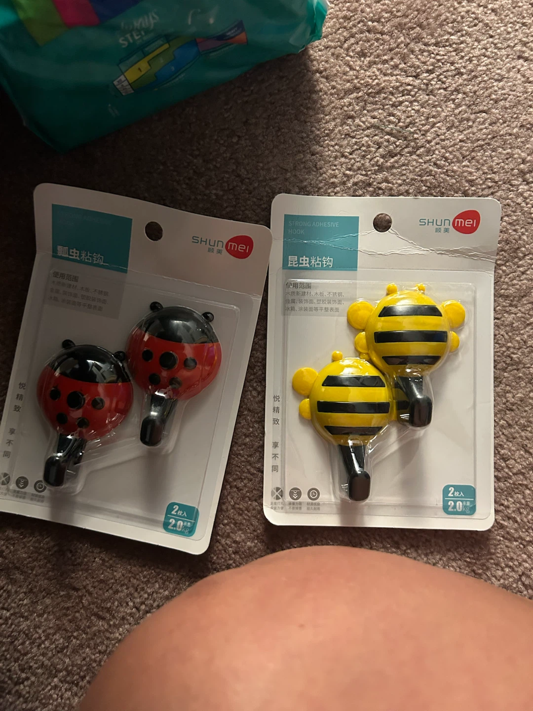 SHUN MEI Ladybug and Bee Adhesive Hooks (2 Pack) #freecyclr