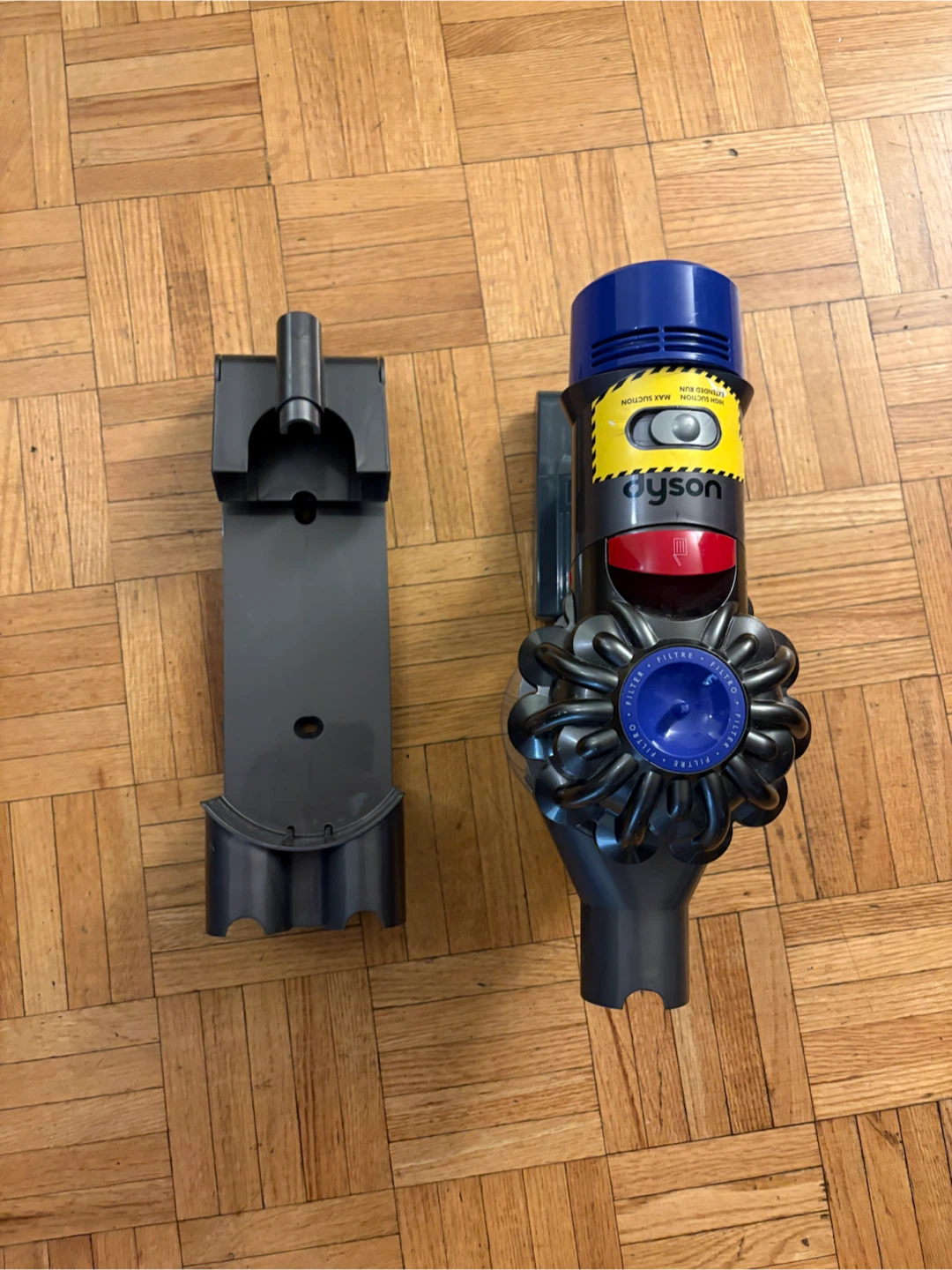 V8 Dyson Vacuum Cleaner Part with Wall Mount