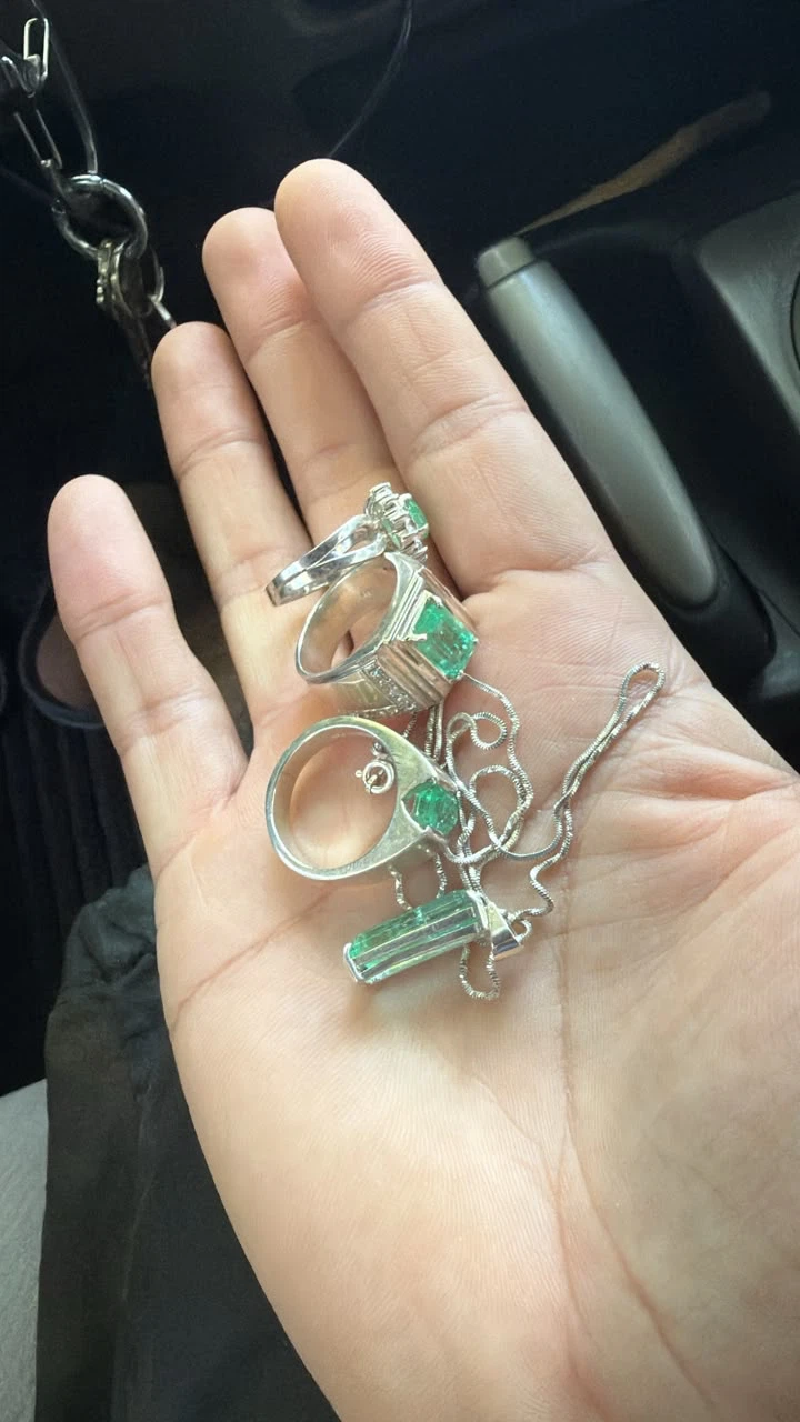 Selling elegant emeralds for Women & Man
