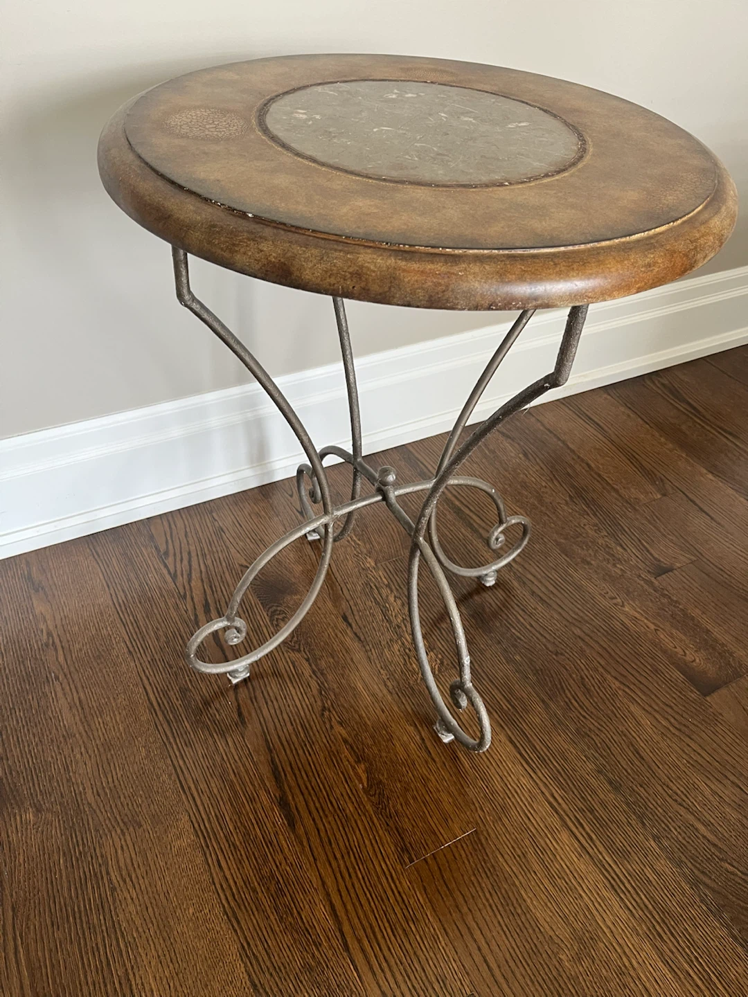 Round Accent Table with Metal Base - photo 4