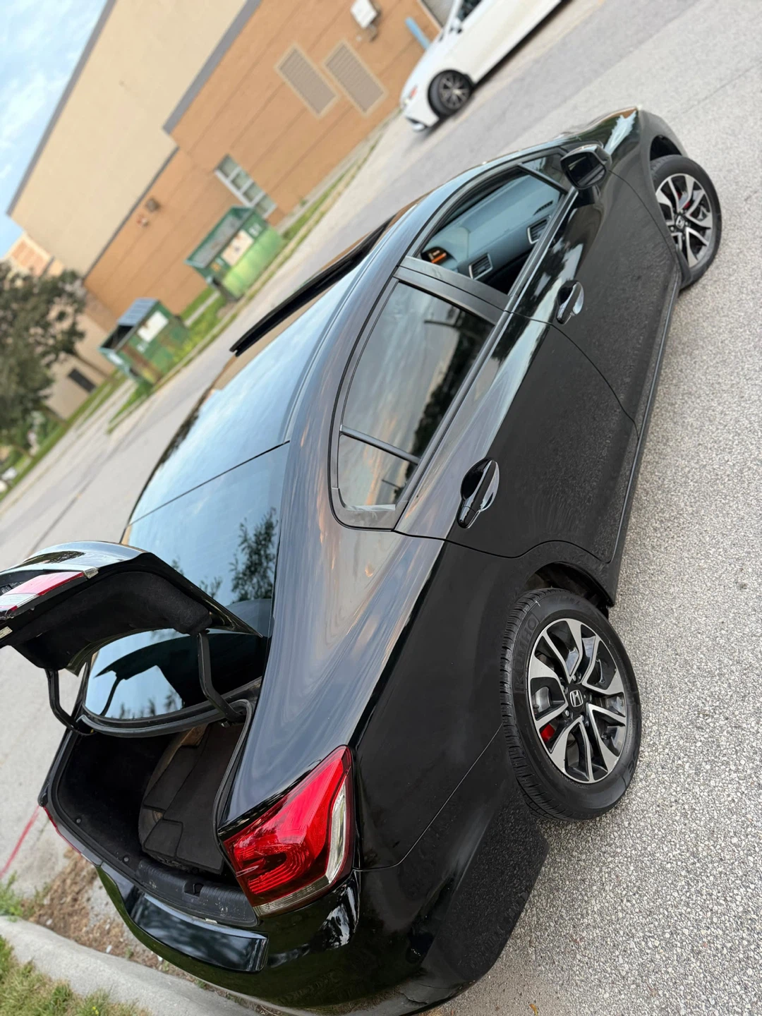 Honda Civic Sedan - photo 2