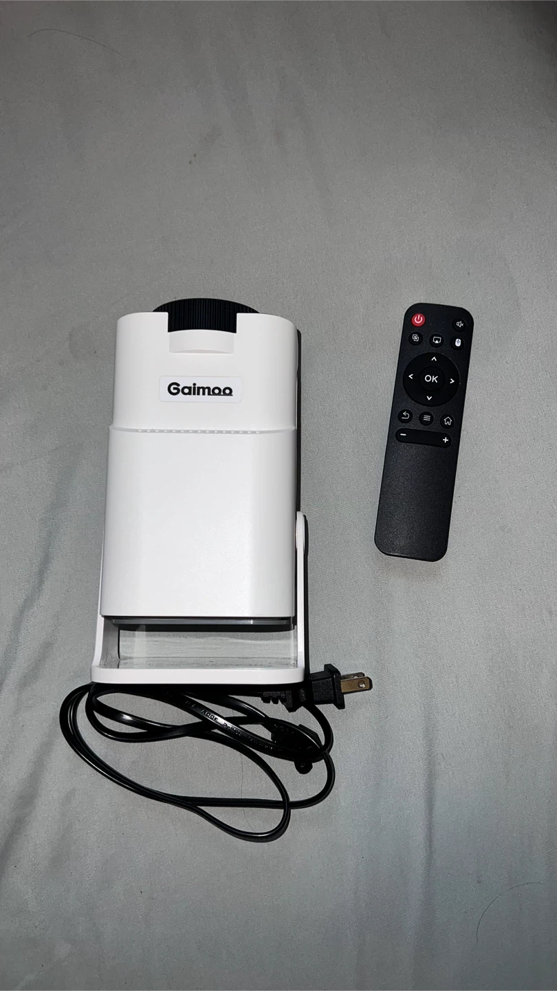 Gaimao Portable LCD Projector with Remote