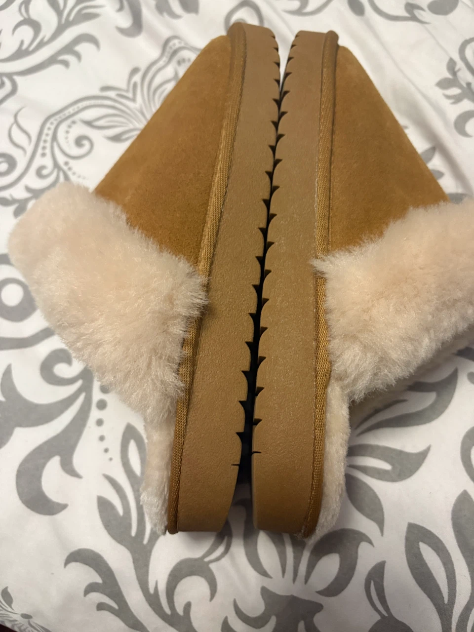Cushionaire Fuzzy Slippers Size 8M - photo 5