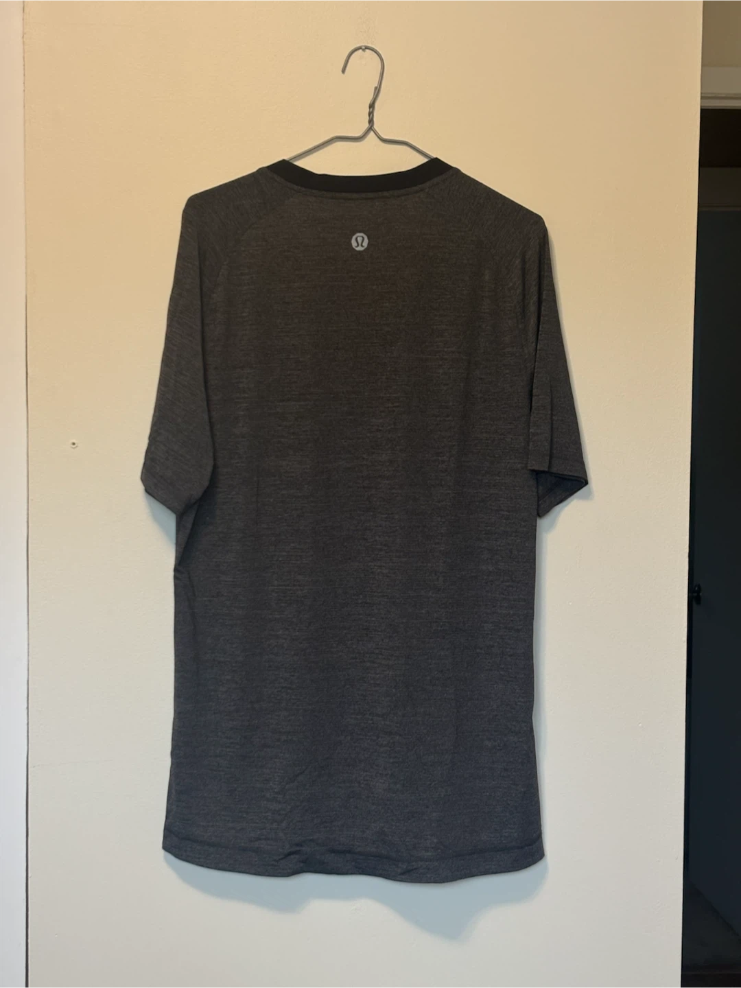 Lululemon Men's Short Sleeve Shirt - Dark Grey - photo 2