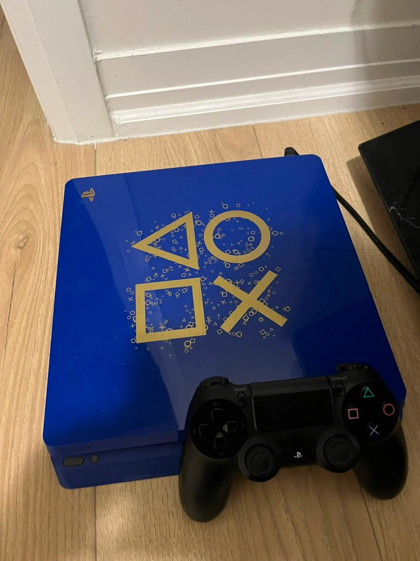 PlayStation 4 Console - Blue