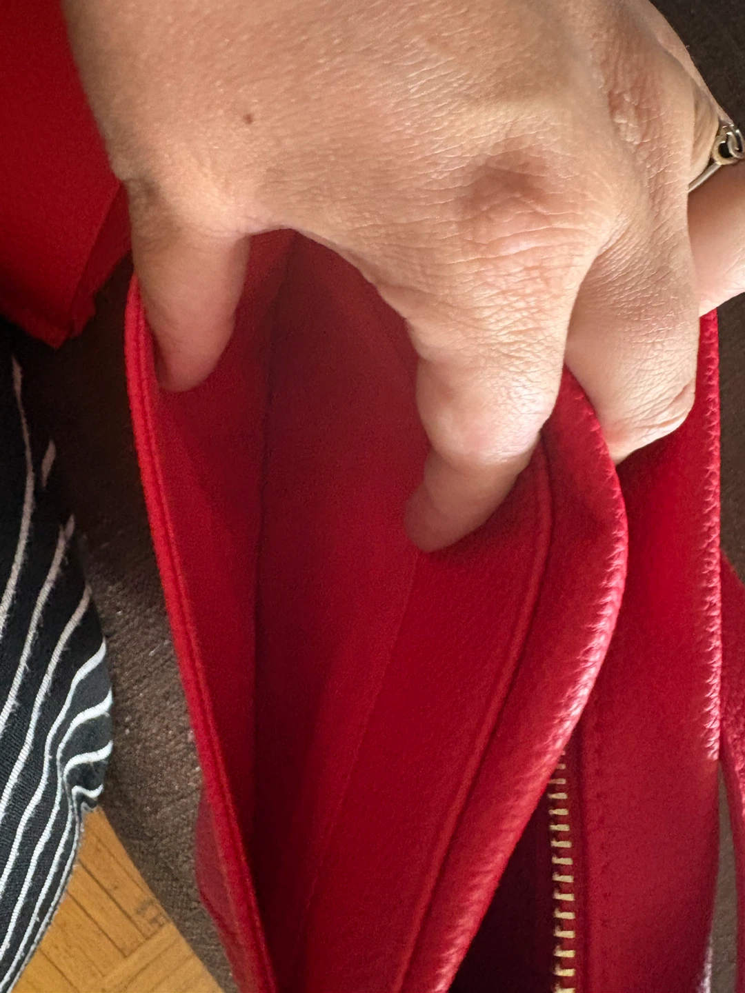 Live and lore small cross body red