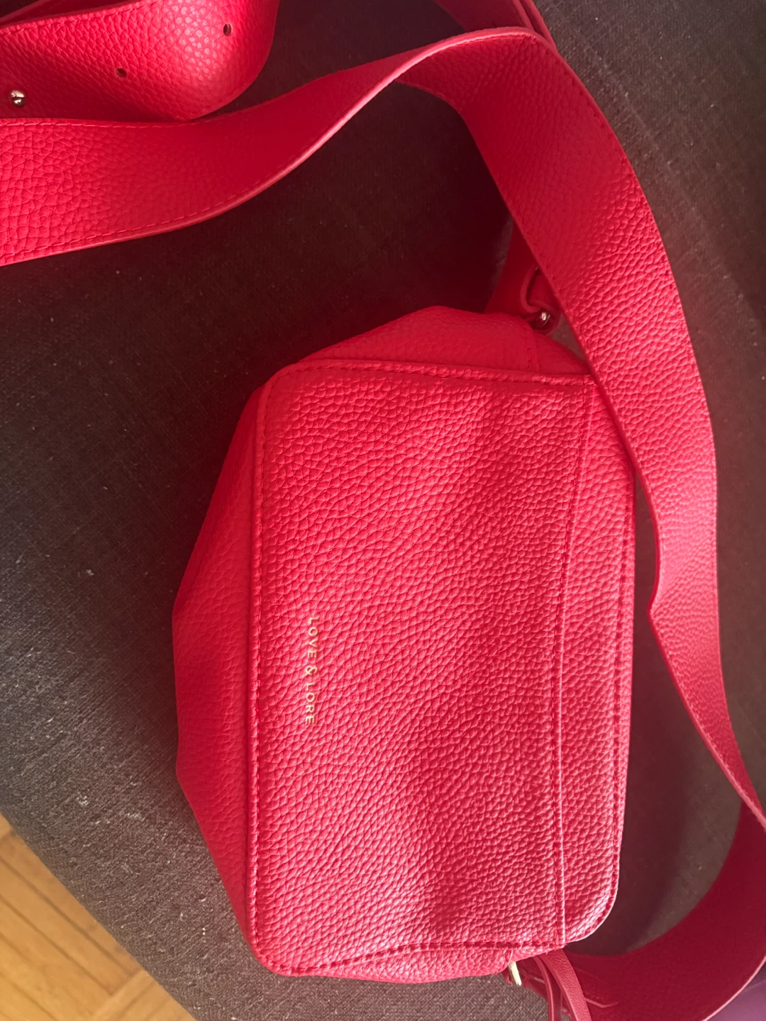 Live and lore small cross body red - photo 4