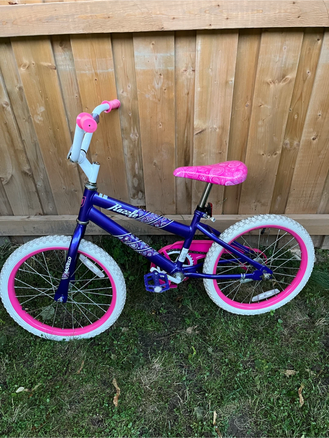 Movelo Razzle Purple Pink White Bicycle