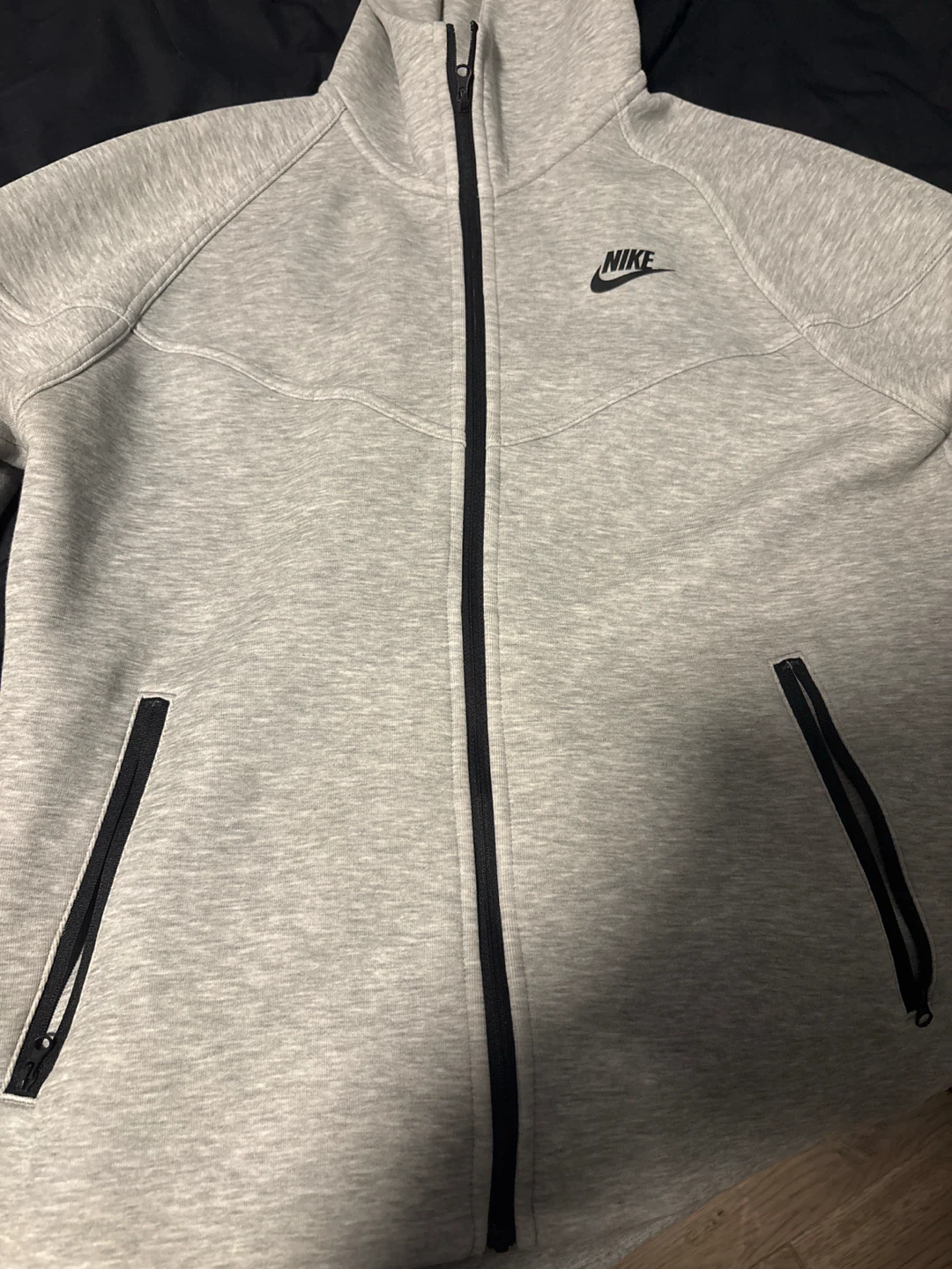 Im selling full grey nike tech on perfect condition size m