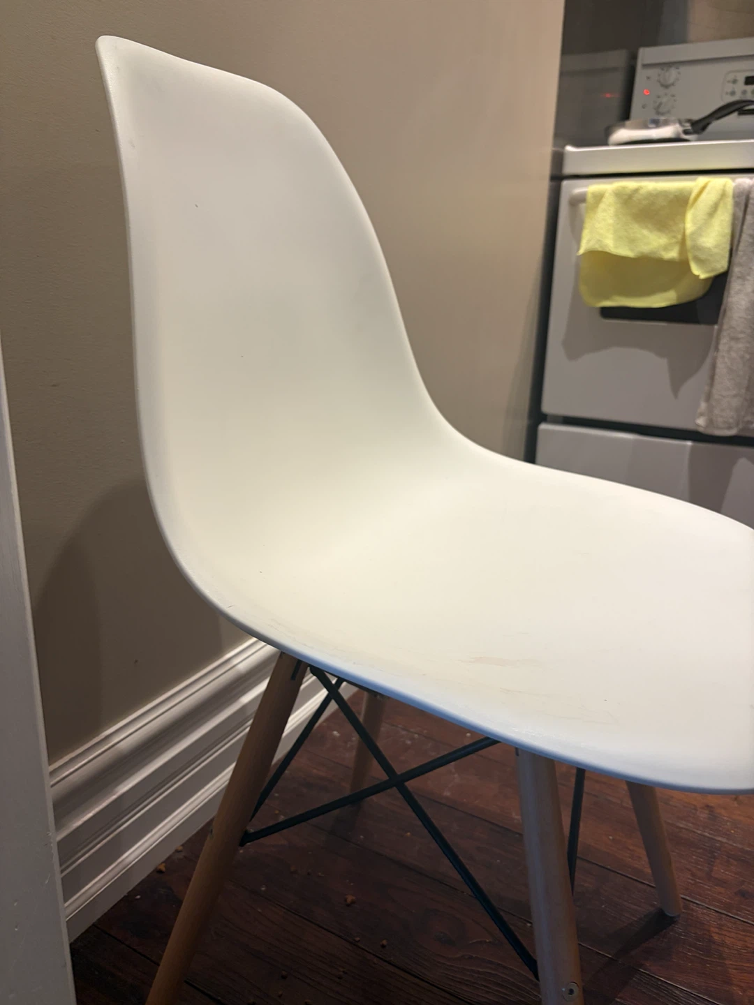 White Plastic Chair with Wooden Legs - photo 2