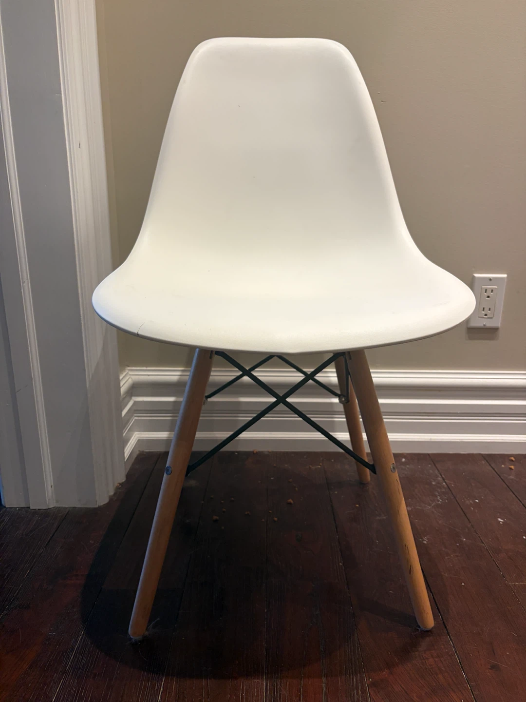 White Plastic Chair with Wooden Legs - photo 3