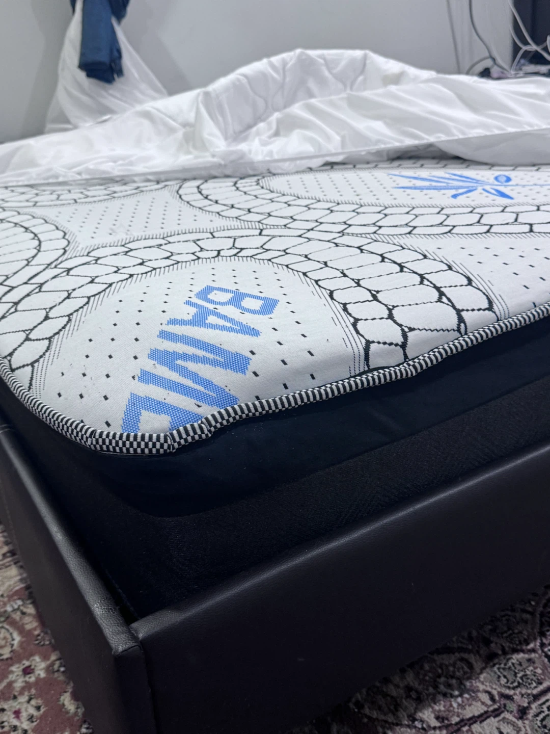 Moving sale !! Queen bed with Mattress