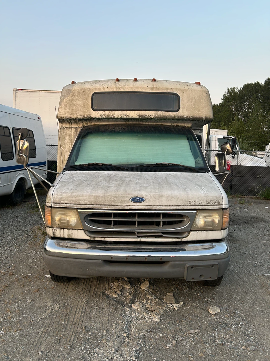 Ford Econoline Van Bus - photo 2