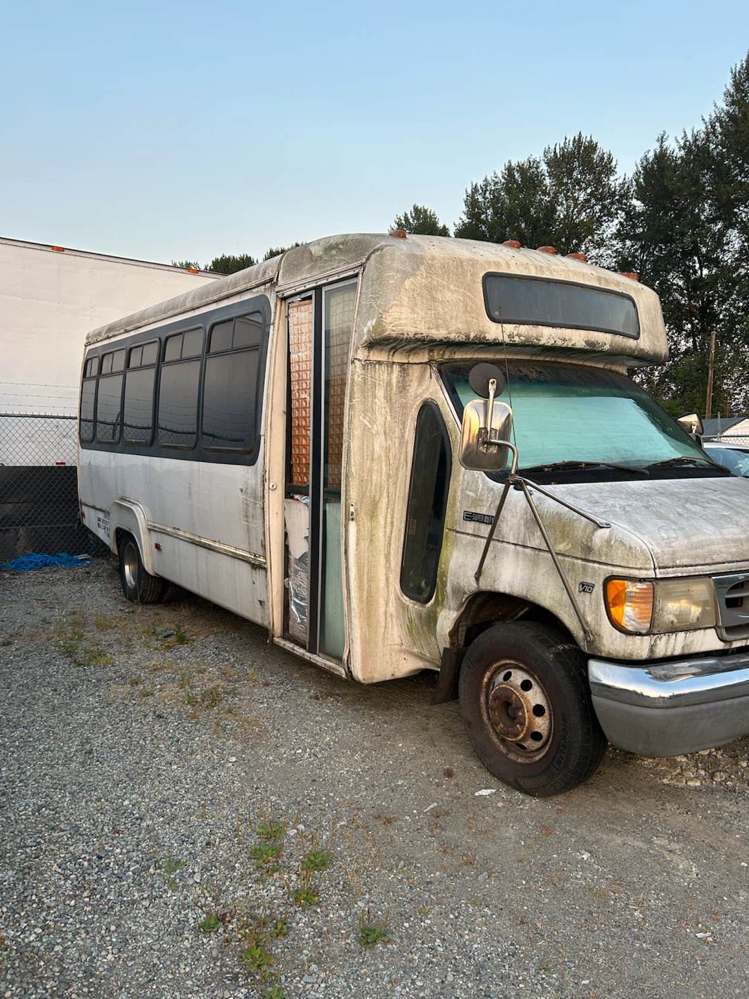 Ford Econoline Van Bus - photo 3