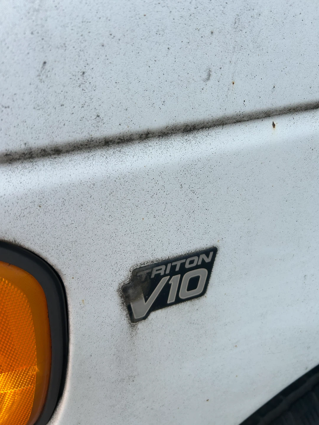 Ford Econoline Van Bus - photo 4