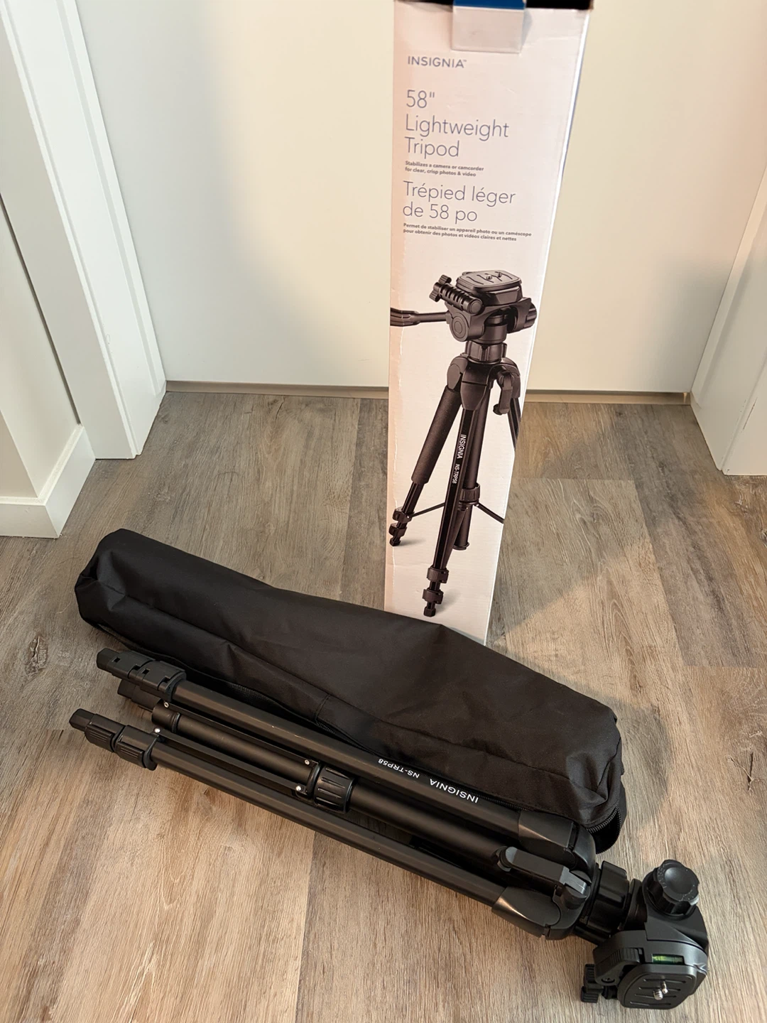 Insignia Tripod with Carrying Bag - photo 3