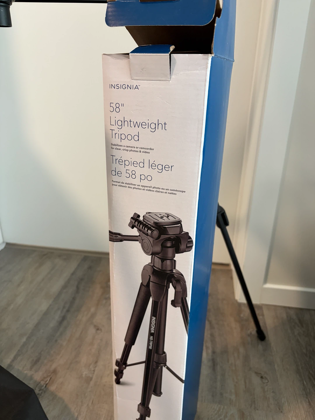 Insignia Tripod with Carrying Bag - photo 5