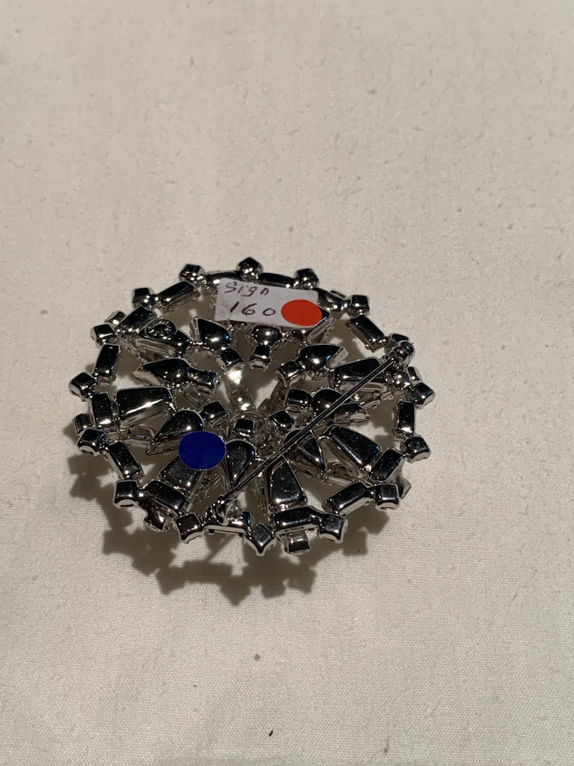 Sparkling Snowflake Brooch - photo 2