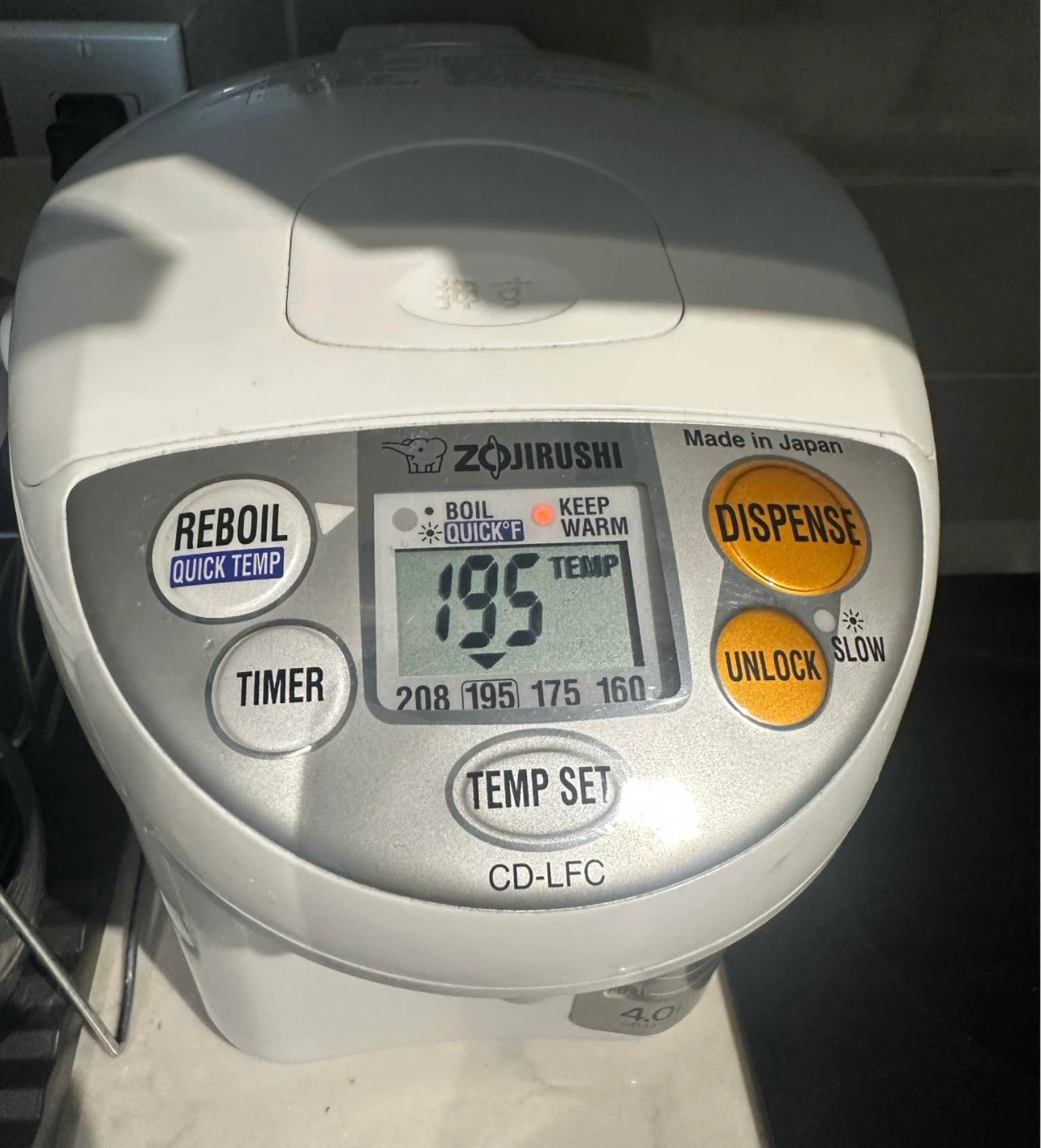 Clean Zojirushi CD-LFC hot water dispenser  4.0L - photo 2