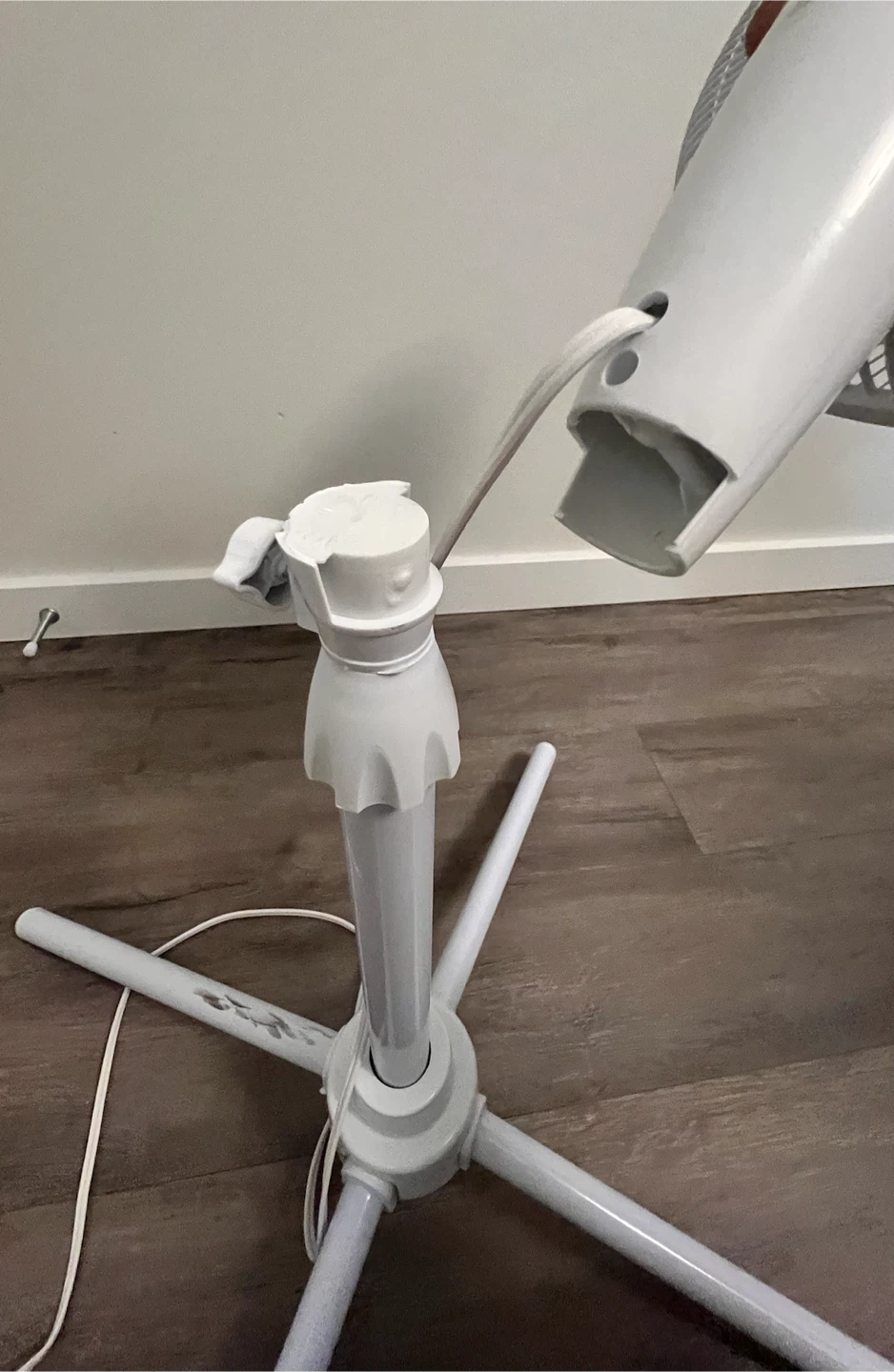 Oscillating Stand Fan - photo 2