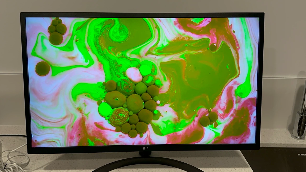LG 32” FHD Monitor || Excellent Condition - photo 3
