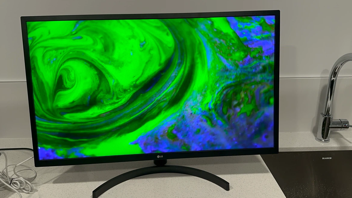 LG 32” FHD Monitor || Excellent Condition - photo 4