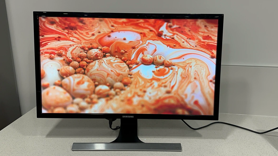 Samsung 28” 4K UHD Monitor || Mint Condition - photo 3