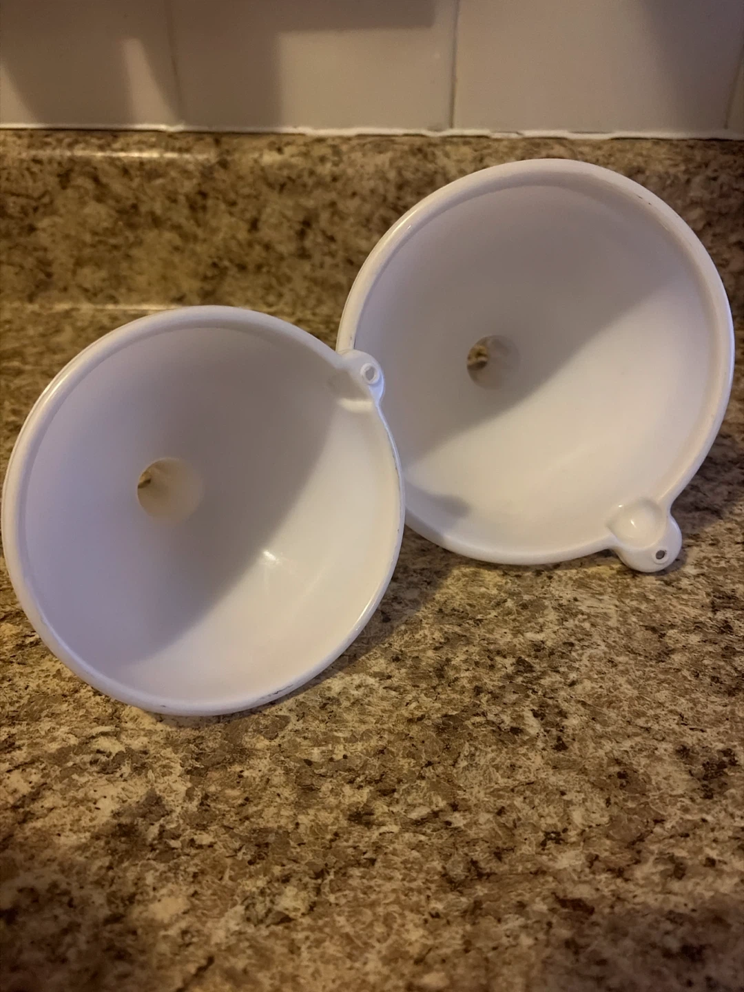 Set of 2 White Plastic Funnels - photo 2