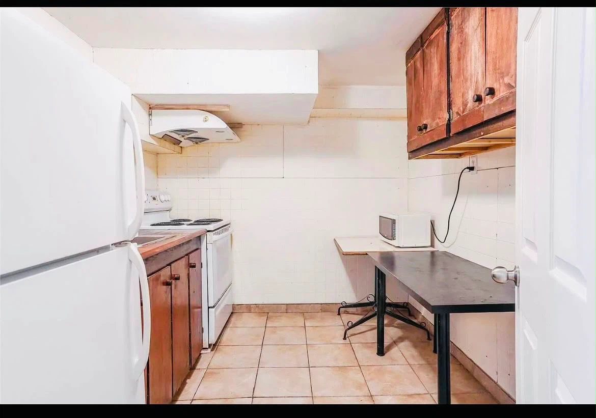 Looking for a female roommate. - photo 2